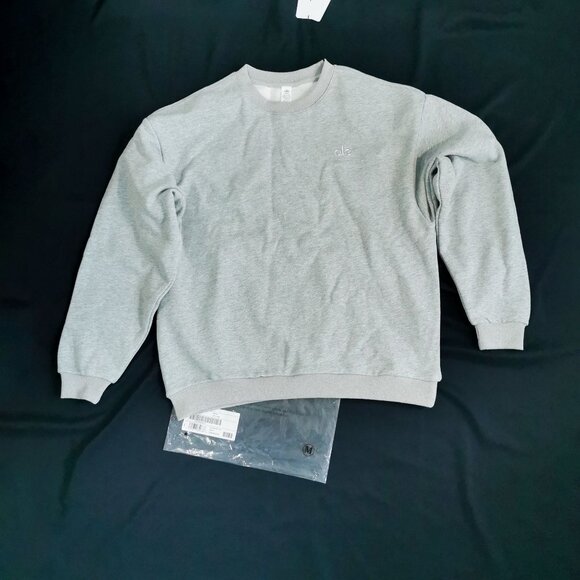 Alo Yoga Accolade Crew Neck Pullover NWT Size M Athletic Heather Grey - Picture 1 of 4